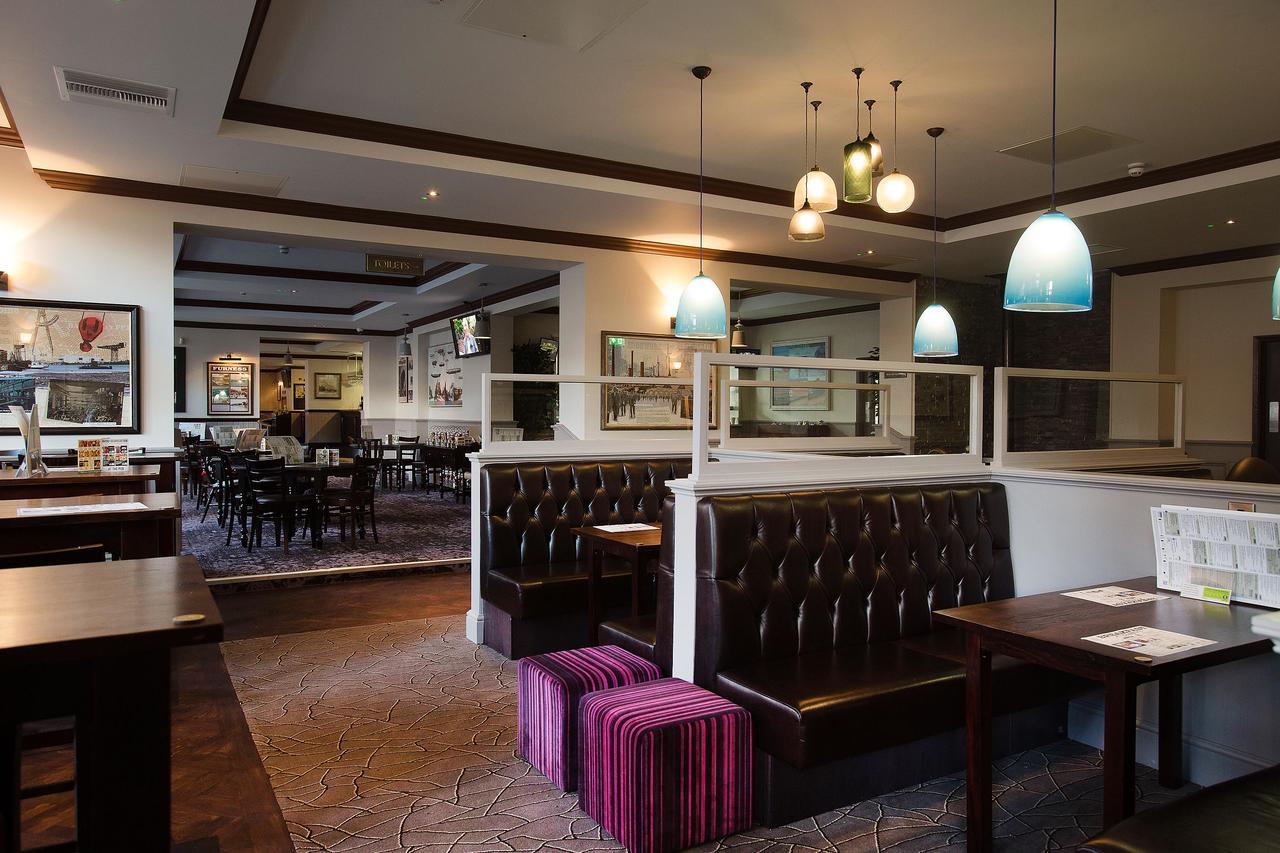 The Furness Railway Wetherspoon Hotel Barrow-in-Furness Eksteriør billede